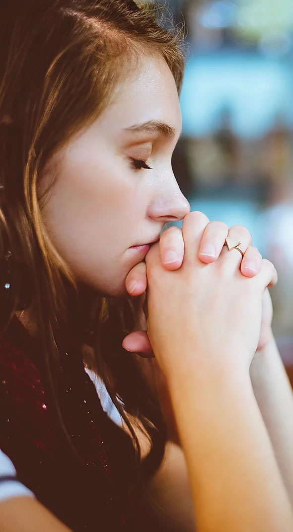 praying girl